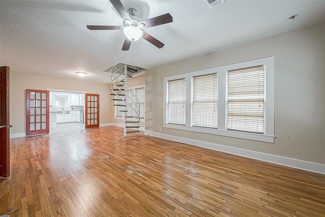 Building Photo - 707 Peden St