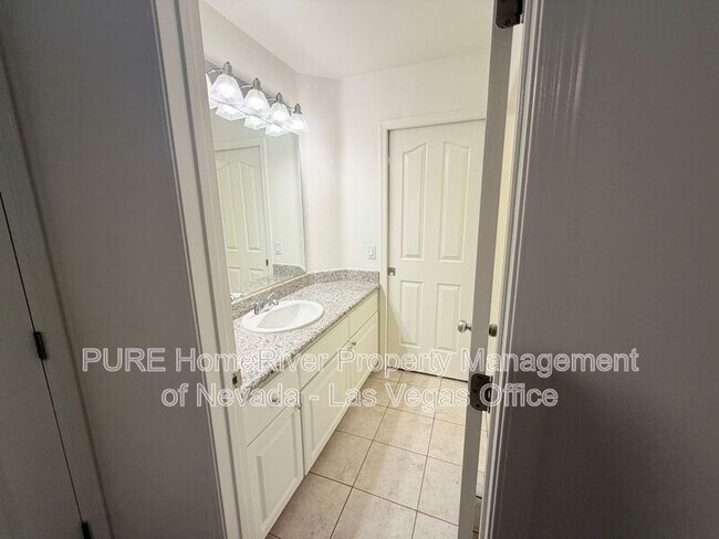 Building Photo - 2121 Stone Croft St