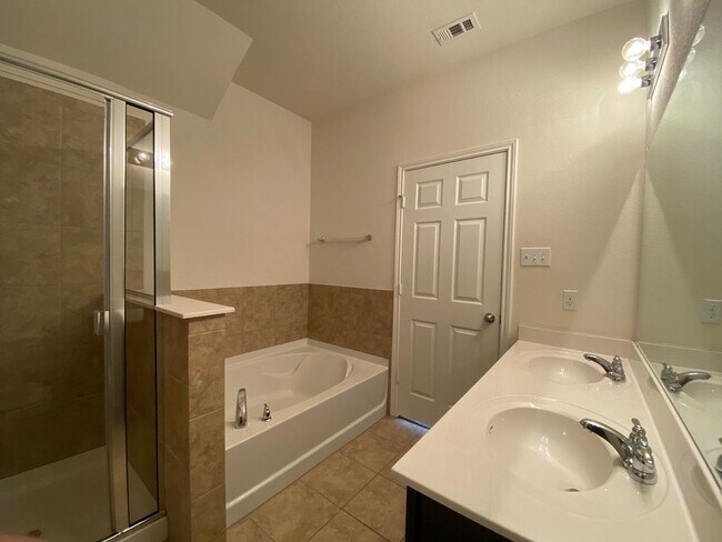 Building Photo - 408 Vega Ln