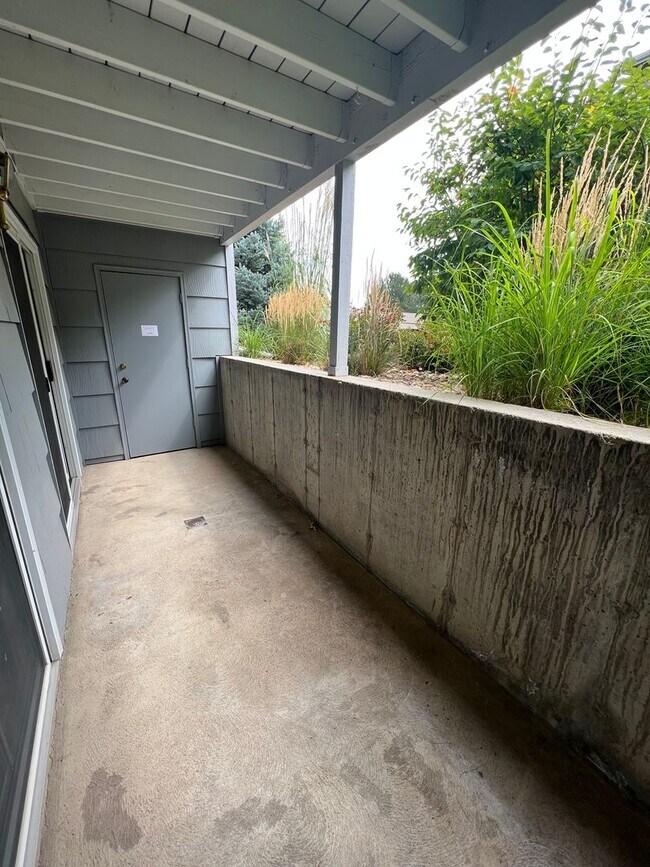 Building Photo - CHARMING 2 Bed 2 Bath Condo in Gunbarrel- ...