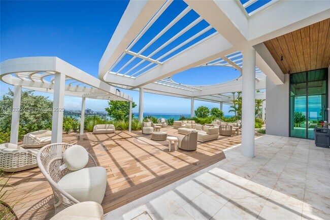 Building Photo - 580 72nd St