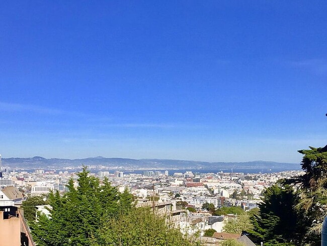 Building Photo - 225 Roosevelt Way