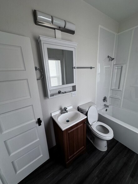 Building Photo - 318 5th Ave NW