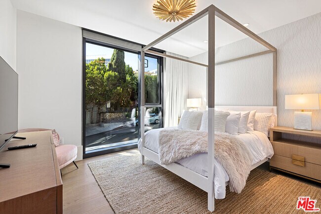 Building Photo - 8420 Sunset Blvd