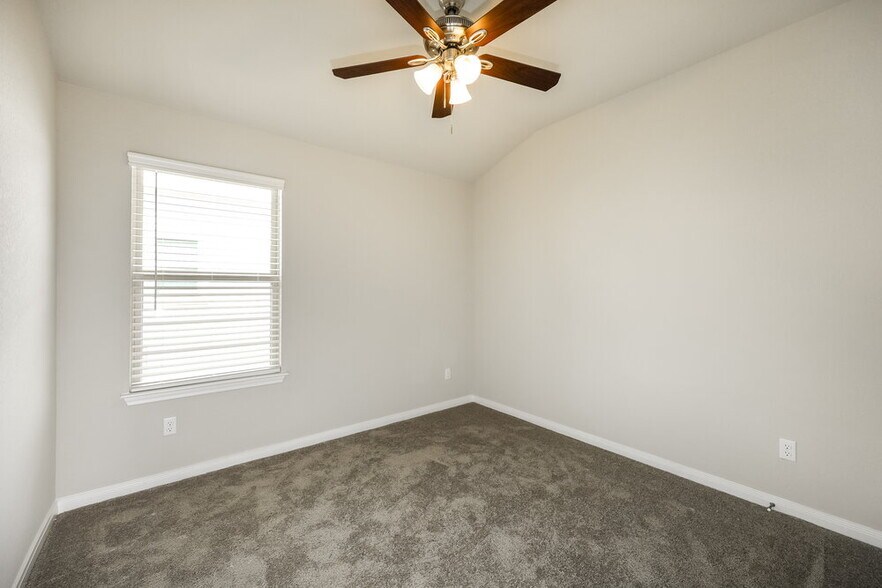 Building Photo - 512 Shelton Pass