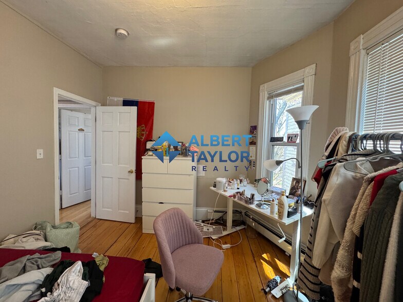 Building Photo - 68 Calumet St