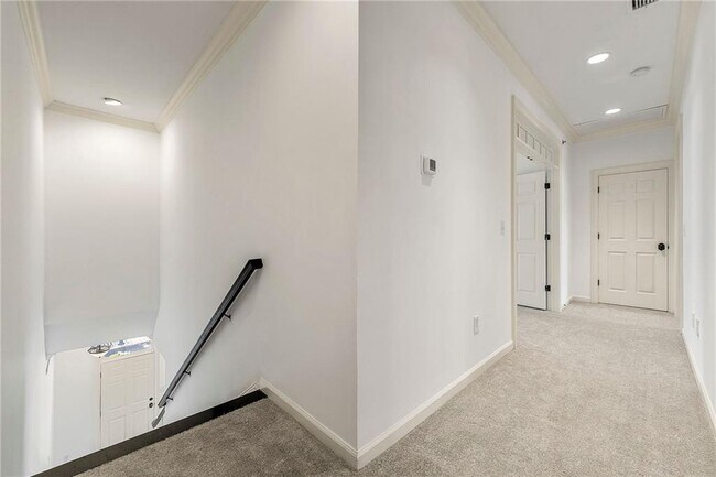 Building Photo - 15 Buford Village Walk