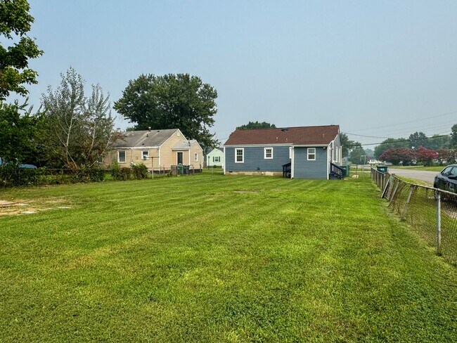 Building Photo - 1809 Geffert Dr