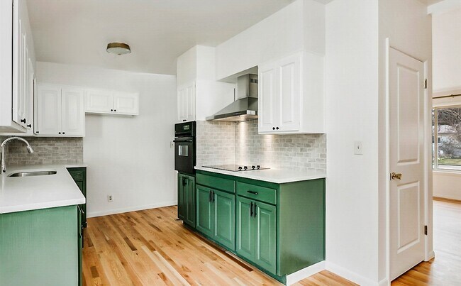 Building Photo - Beautiful 4 bedroom, 2 bath home in Southe...