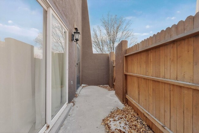 Building Photo - Prospectors Point NE Condo 2 Bedroom, 2 story, 1 1/2 Bath, 1 car garage