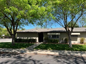 Building Photo - Single story one bedroom unit with covered carport!