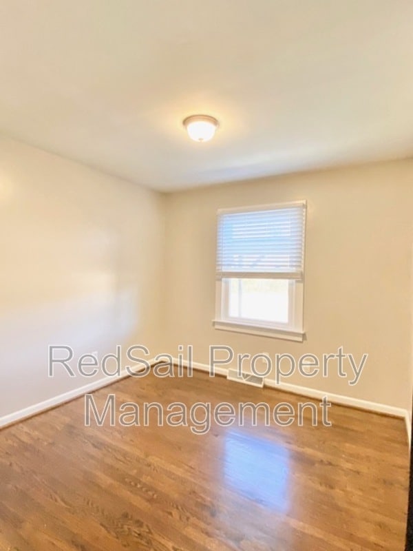 Building Photo - 17073 Longview Dr