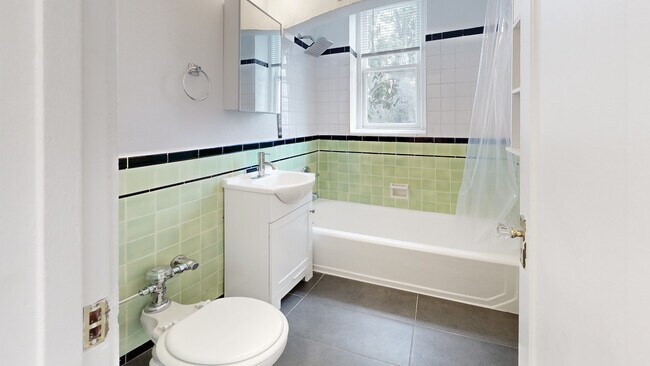 Building Photo - 17 Hermann St