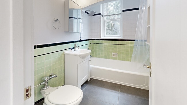 Building Photo - 19 Hermann St