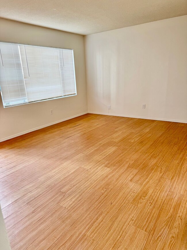 Building Photo - 3183 Landis St