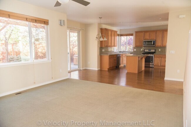 Building Photo - Large 5 Bedroom River Canyon Estates Home with Community Pool!