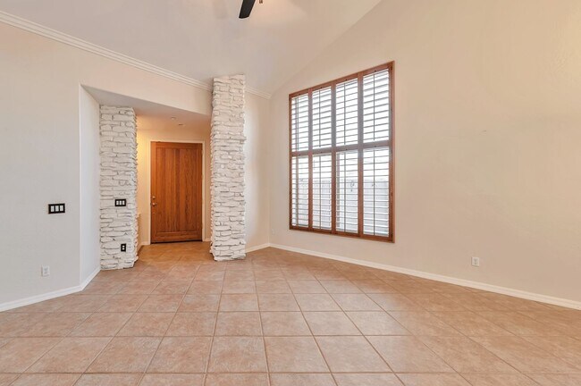 Building Photo - Stunning Mountain Views! Four Bed Home In East Scottsdale!