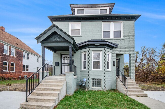 Building Photo - Lower Unit - Newly Constructed - 2 bed/2 bath - Must See!