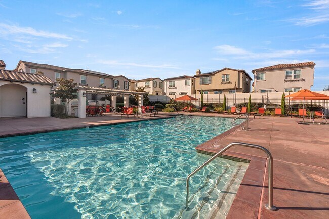 Building Photo - Comfort Meets Coastal Living 4 Bed 2.5 Bath in Oceanside!