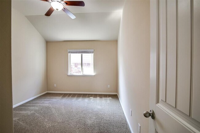 Building Photo - 128 Fort Cobb Way