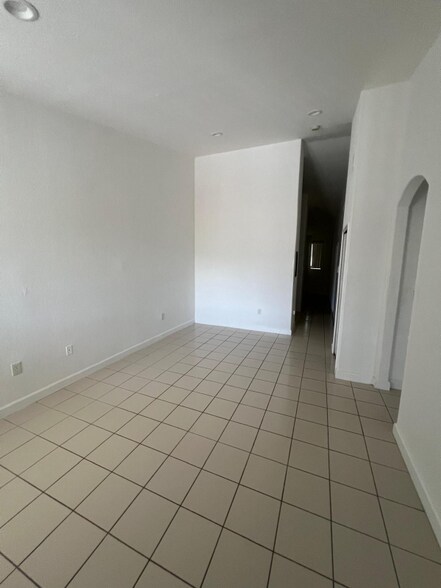 Building Photo - 1536 SE 25th St