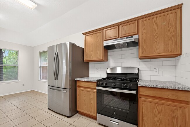 Building Photo - 10 Druids Glen Pl