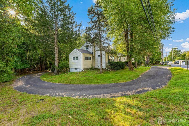 Building Photo - 148 Helmetta Rd