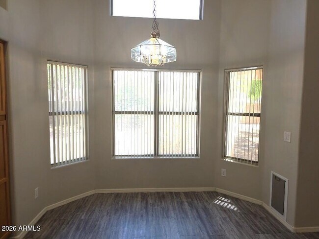 Building Photo - 12917 W Wilshire Dr