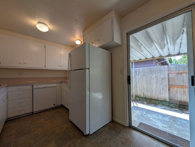 Building Photo - Ranch Style 3-Bedroom, 1-Bath Home In East Eugene!
