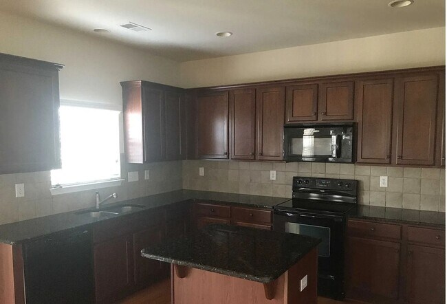 Building Photo - Stunning 5-bedroom, 2.5-bathroom home | Lo...