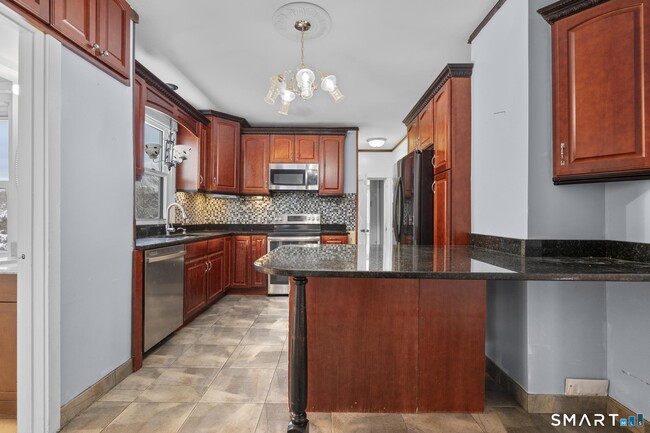 Building Photo - 242 Prospect St