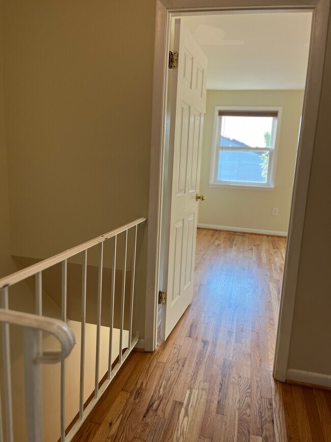 Building Photo - 2 Wimbledon Ln