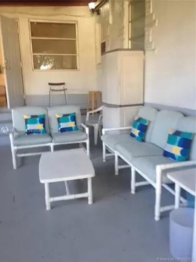 Building Photo - 5800 SW 61st St