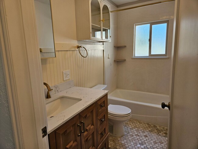 Building Photo - Beautiful 3 Bedroom/2 Bathroom in Bountiful