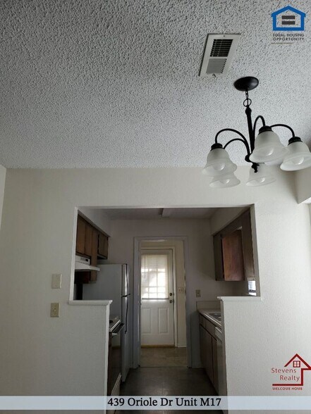 Building Photo - 439 Oriole Dr