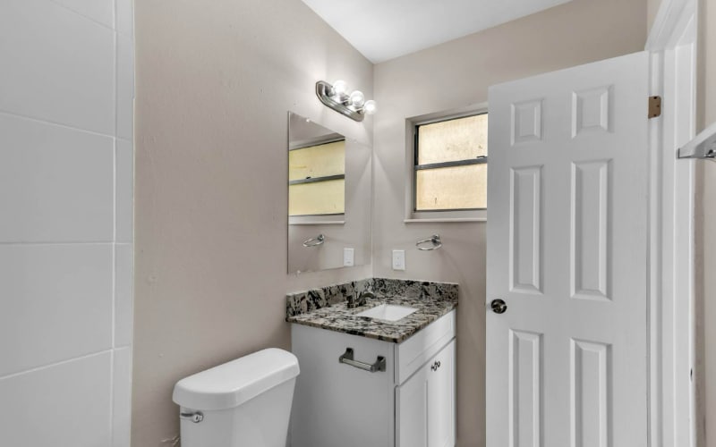 Primary Photo - 2009 E Humphrey St