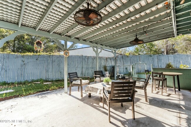 Building Photo - 6204 Commodore Dr