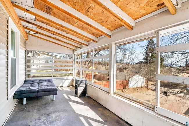 Building Photo - 2114 E 4th St