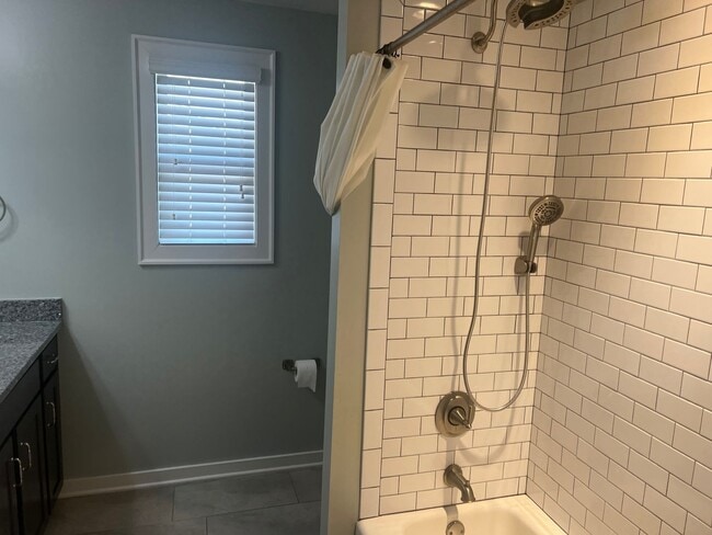 Building Photo - Must See Home In Madison City!