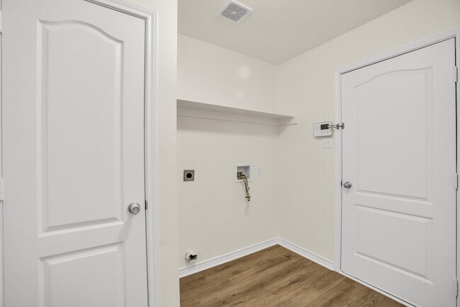 Building Photo - 2005 Ridgeview Ct