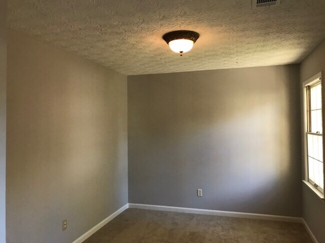 Building Photo - Great 4 Bedroom 2.5 Bath home in East Cobb...