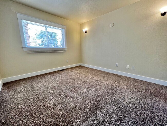 Building Photo - Charming Home Near CSU Campus – Move-In Re...