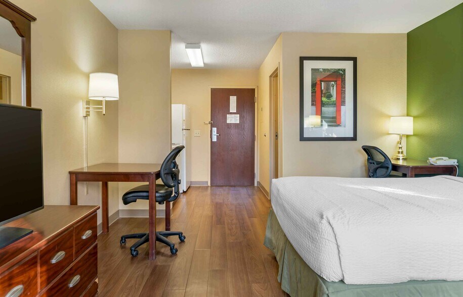 Building Photo - Furnished Studio-Detroit - Farmington Hills