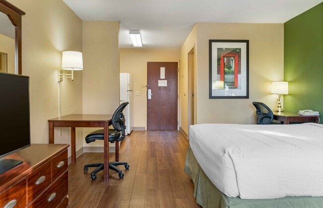 Building Photo - Furnished Studio-Detroit - Farmington Hills