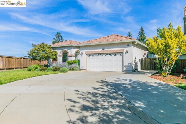Building Photo - 1055 Meadow Brook Dr