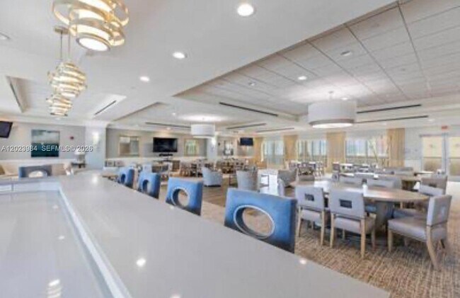 Building Photo - 2650 Lake Shore Dr