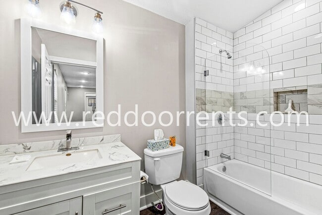 Building Photo - 2028 Hoyt Ave