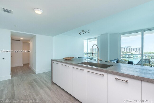 Building Photo - 400 Sunny Isles Blvd
