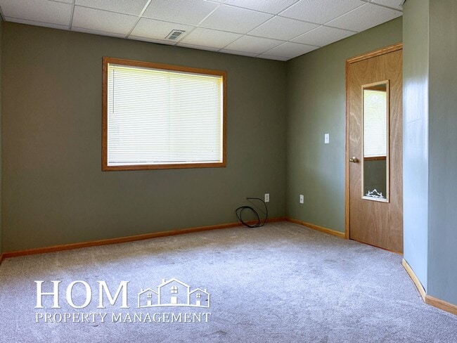 Building Photo - 3BR/2BA Townhome Available 9/1