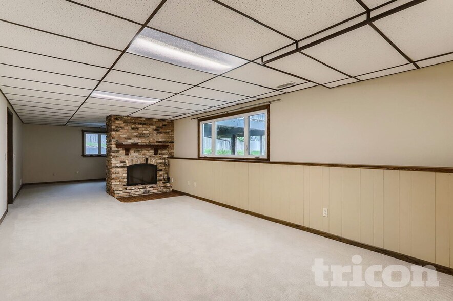 Building Photo - 17230 14th Ave N